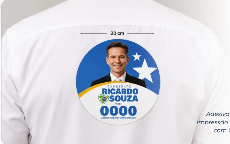 Pragão adesivo 20x20 cm de campanha eleitoral aplicado nas costas de uma camisa